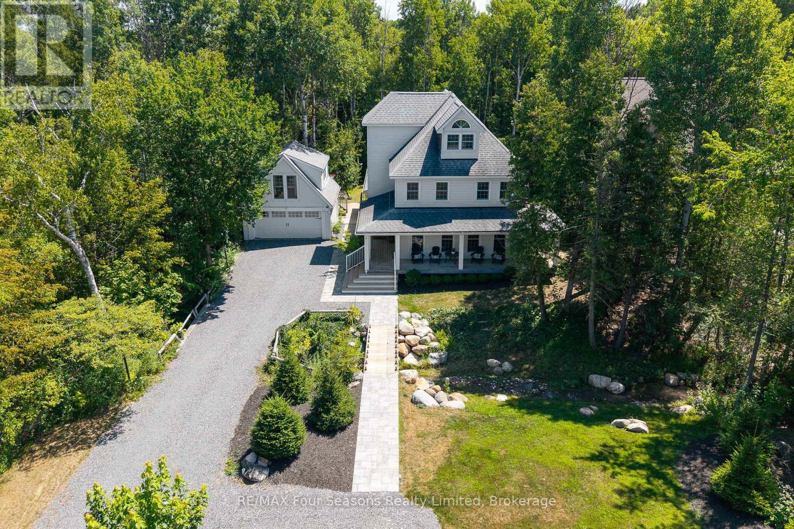 Photo 27 of 141 Aspen Way, Blue Mountains ON