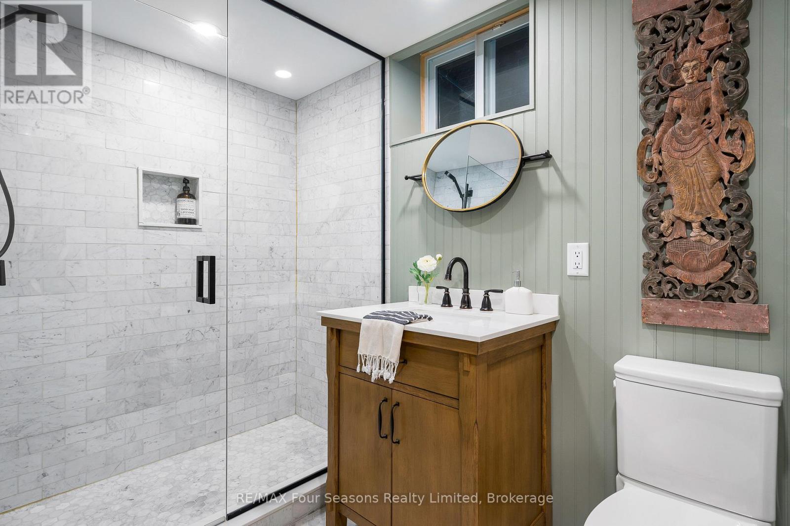 Photo 10 of 141 Aspen Way, Blue Mountains ON