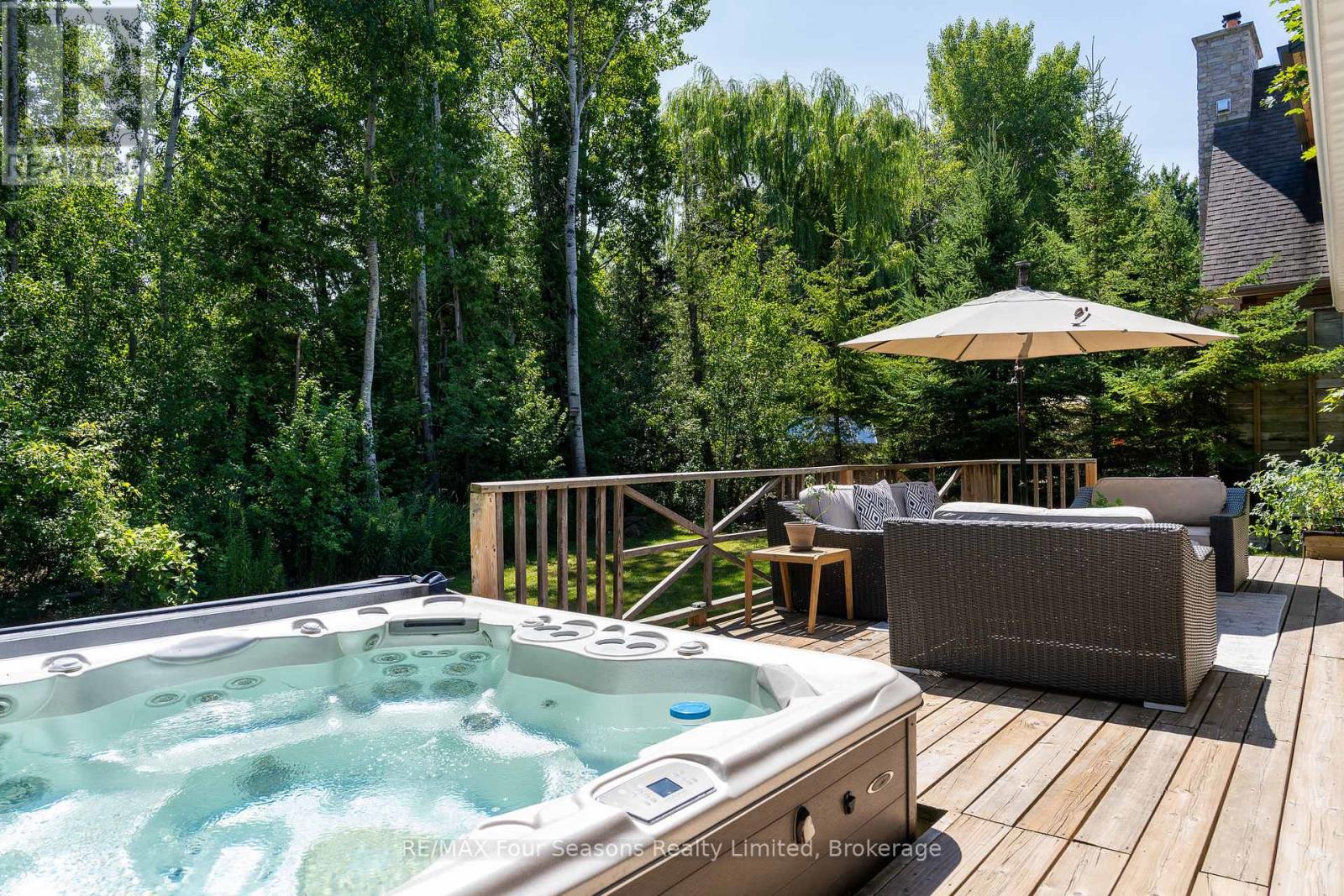 Photo 24 of 141 Aspen Way, Blue Mountains ON