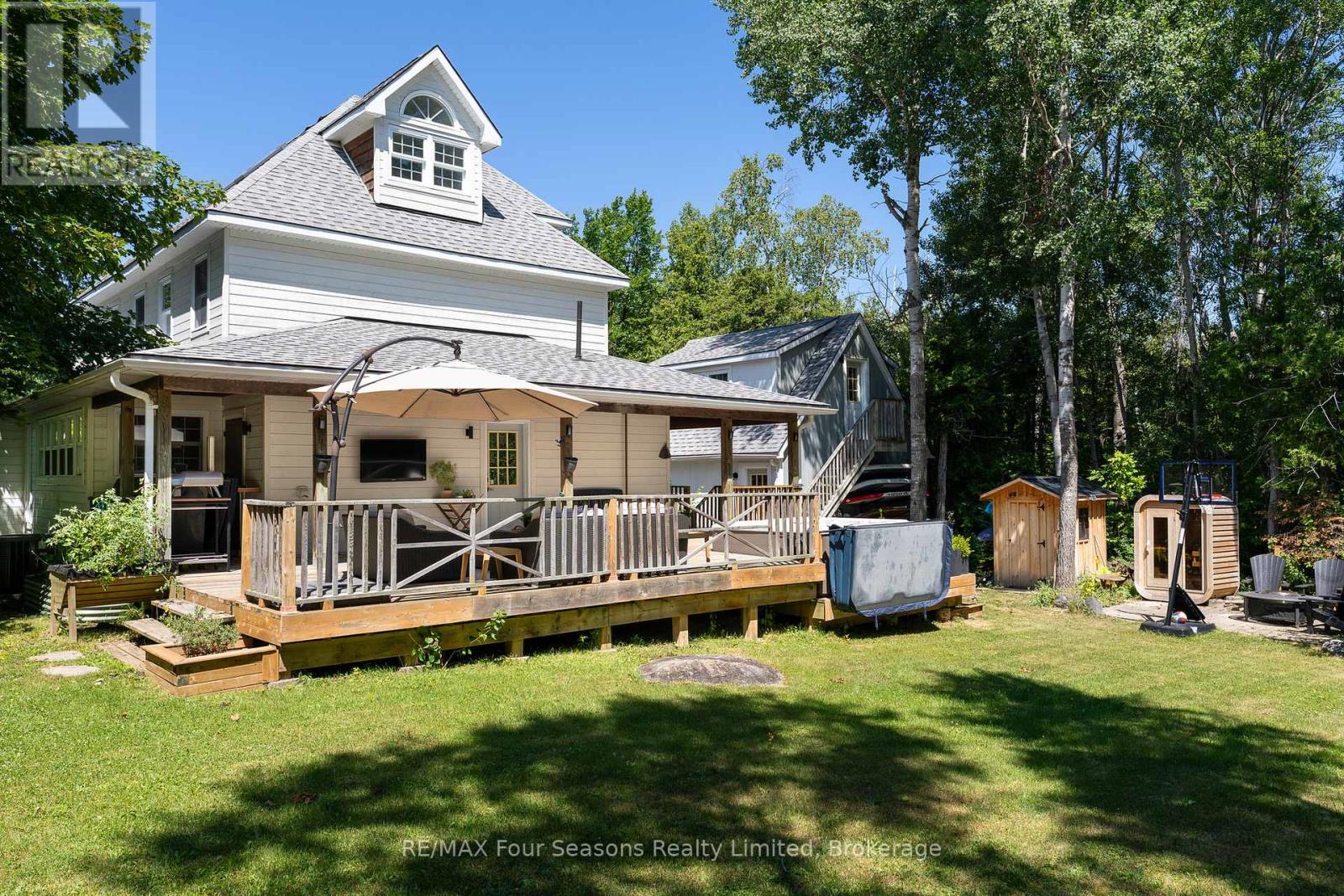 Photo 29 of 141 Aspen Way, Blue Mountains ON