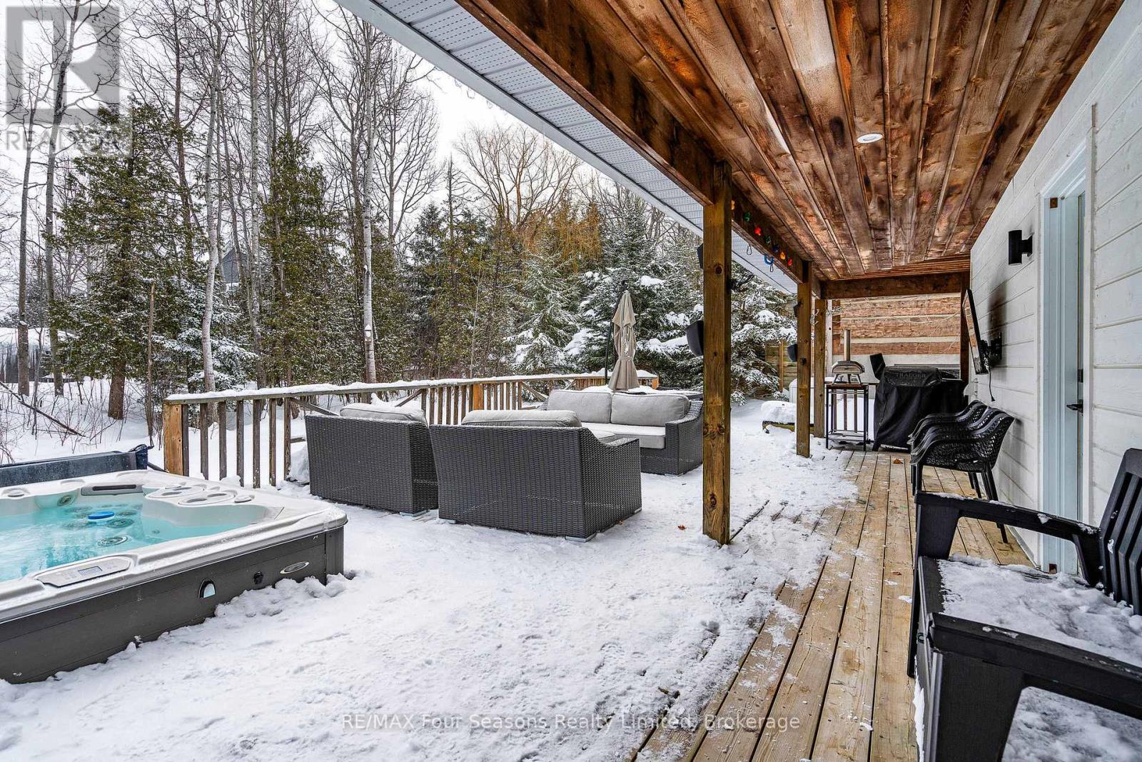 Photo 23 of 141 Aspen Way, Blue Mountains ON