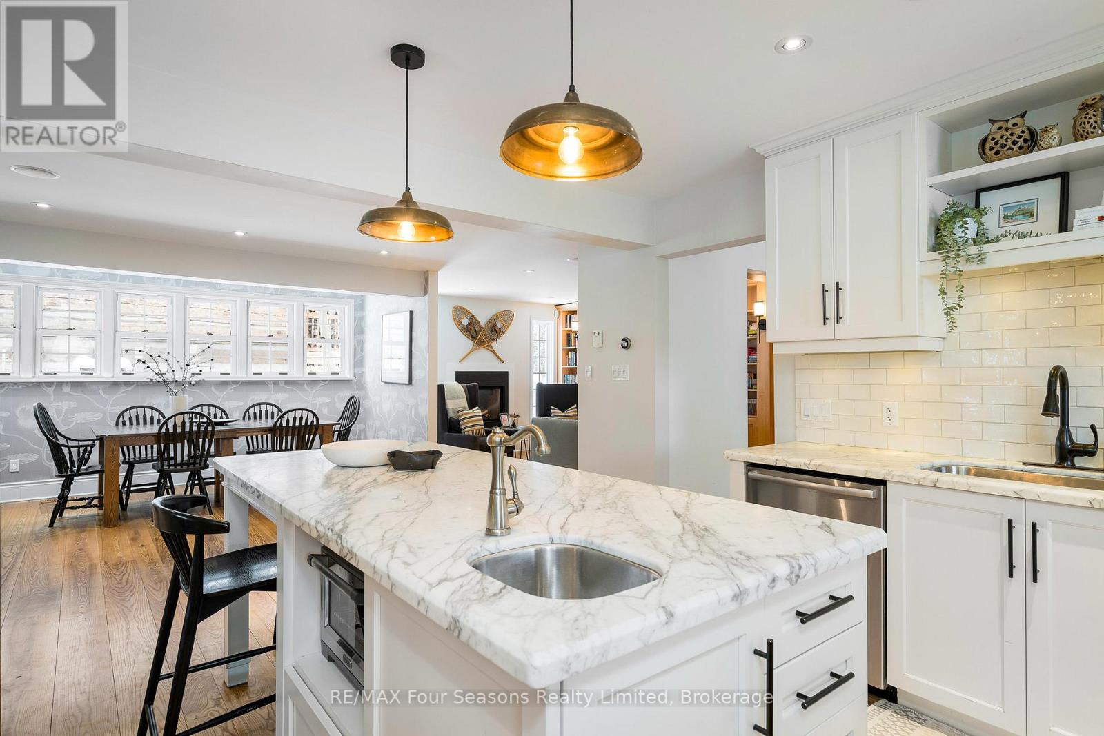 Photo 42 of 141 Aspen Way, Blue Mountains ON