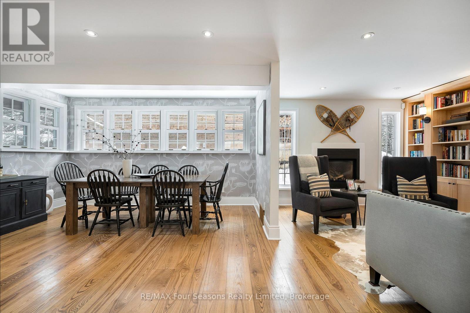 Photo 34 of 141 Aspen Way, Blue Mountains ON