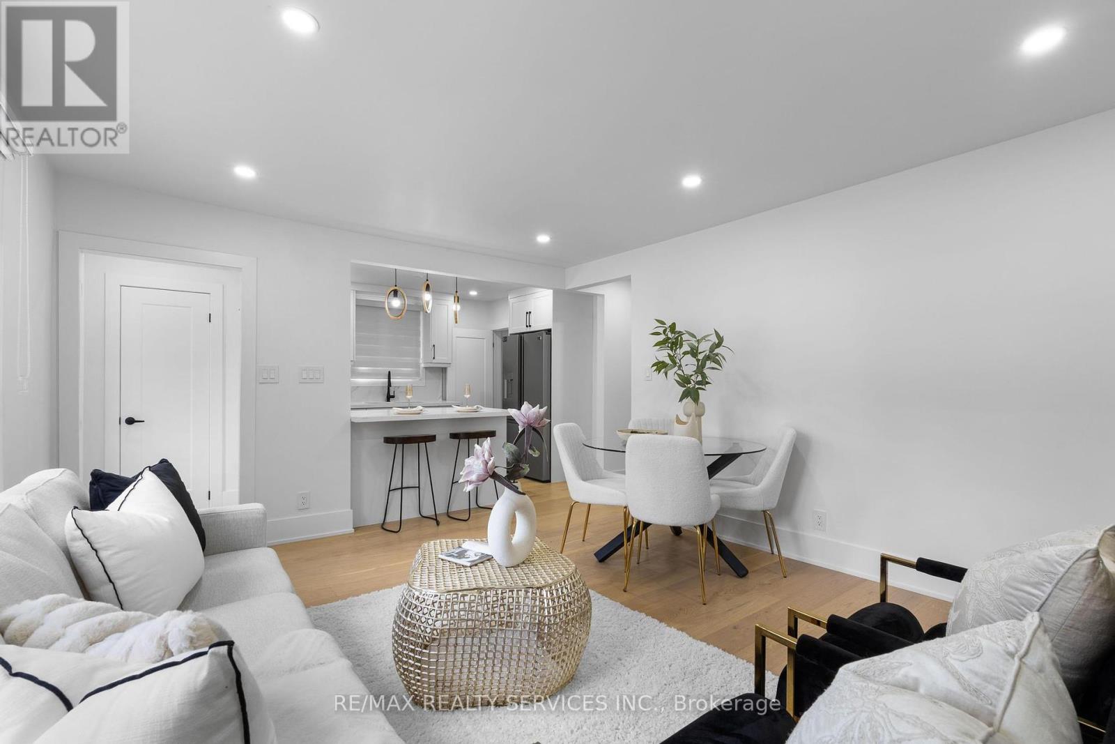 Photo 10 of 74 West 3rd Street, Hamilton ON