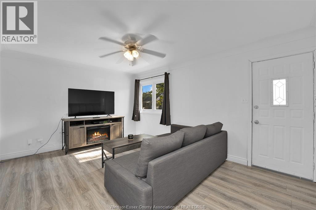 Photo 8 of 1708 Aubin, Windsor ON