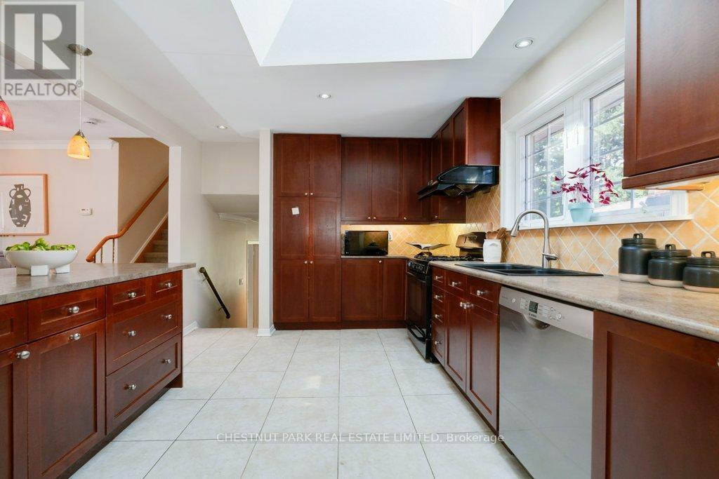 Photo 10 of 190 Cassandra Boulevard, Toronto ON