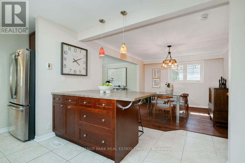 Photo 11 of 190 Cassandra Boulevard, Toronto ON