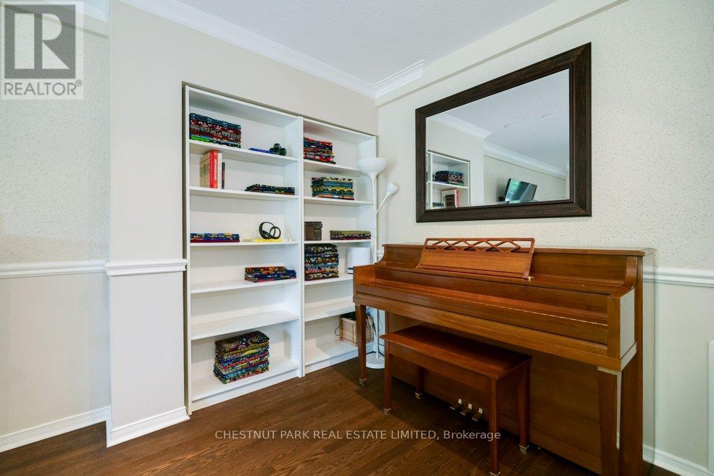 Photo 14 of 190 Cassandra Boulevard, Toronto ON