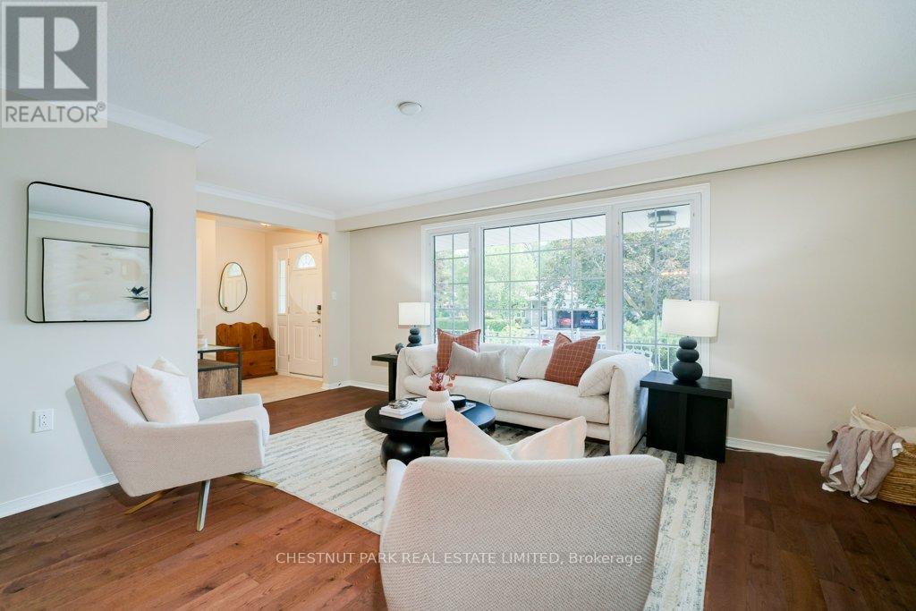Photo 6 of 190 Cassandra Boulevard, Toronto ON