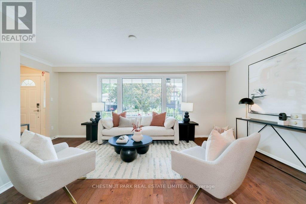 Photo 5 of 190 Cassandra Boulevard, Toronto ON