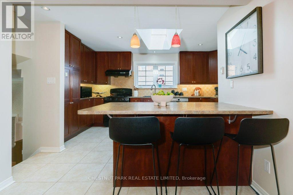 Photo 9 of 190 Cassandra Boulevard, Toronto ON