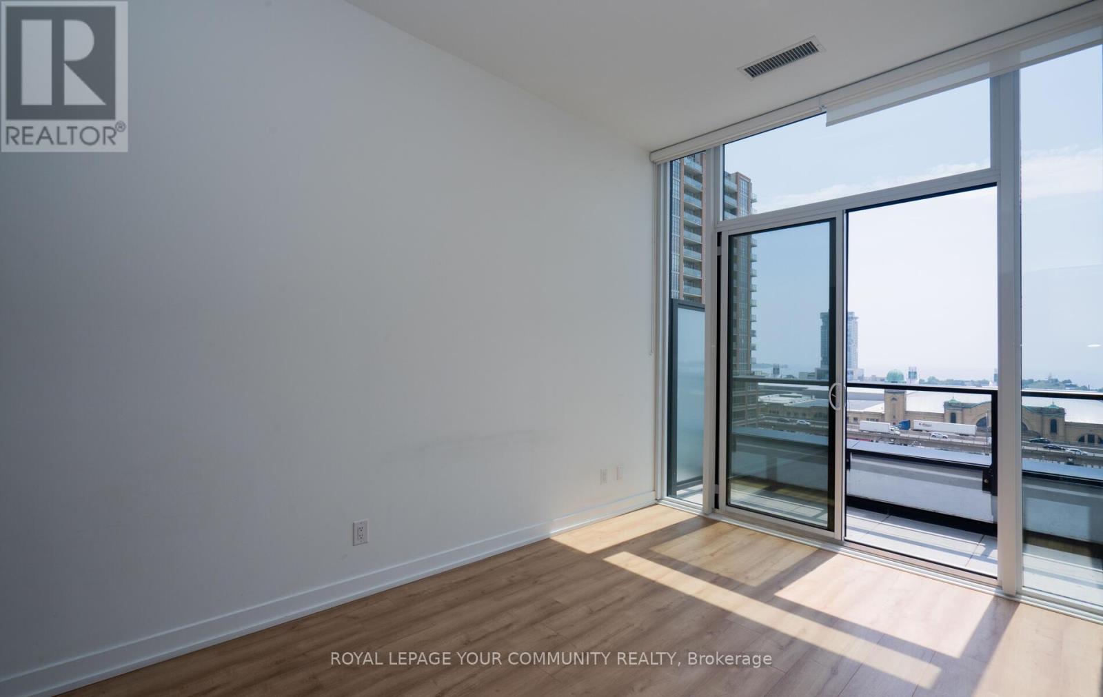 Photo 7 of 811 135 East Liberty Street, Toronto ON