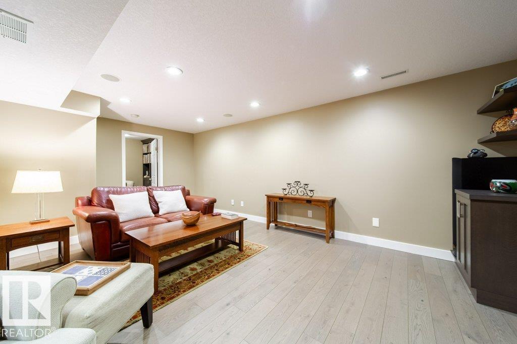 Photo 19 of 15420 64 St Nw, Edmonton AB