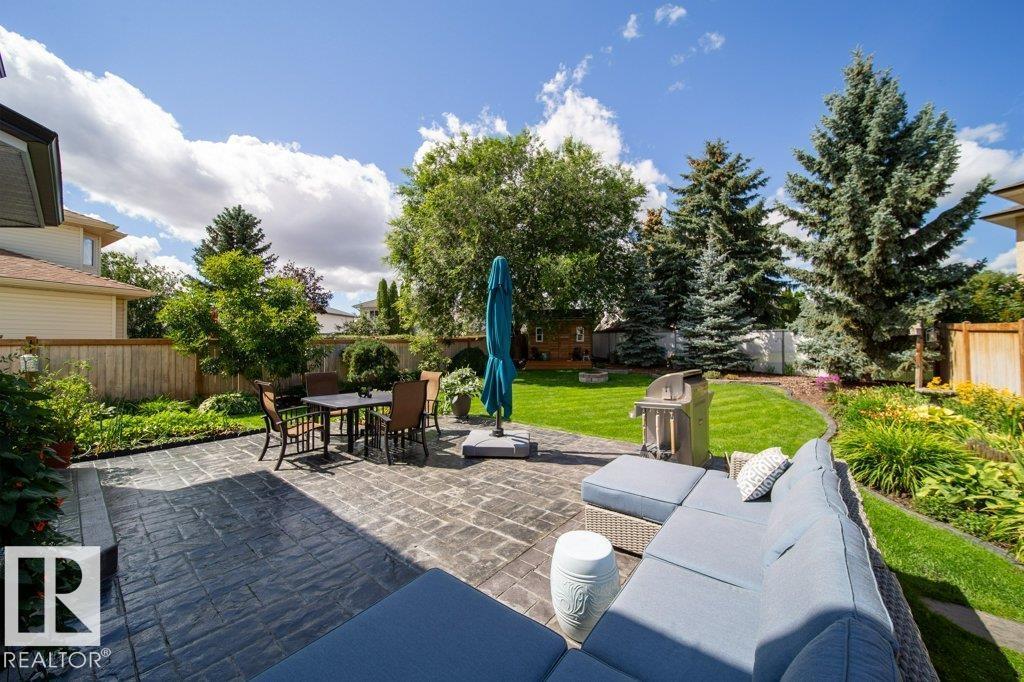 Photo 9 of 15420 64 St Nw, Edmonton AB