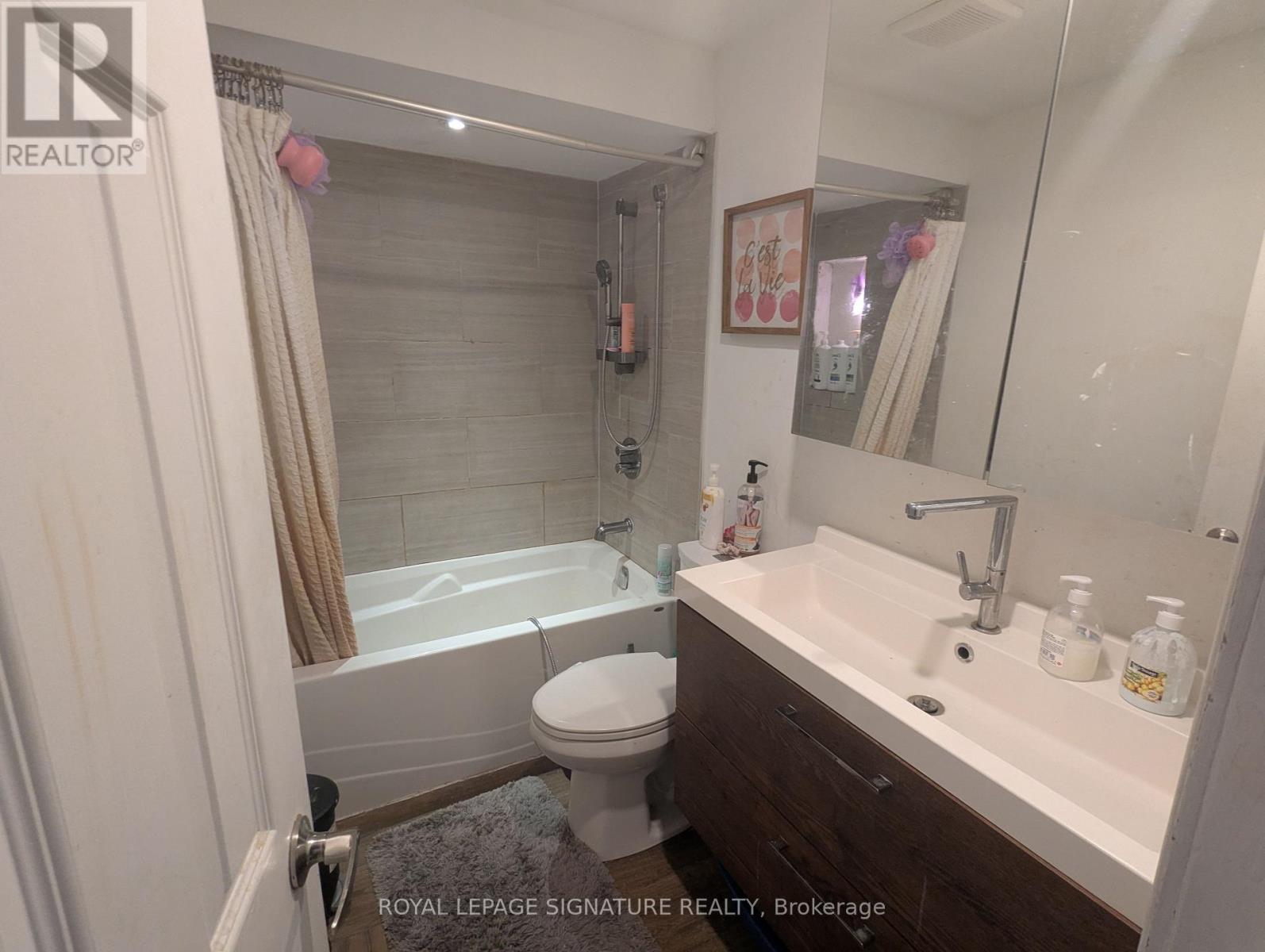 Photo 2 of 40 40 Wild Briarway, Toronto ON
