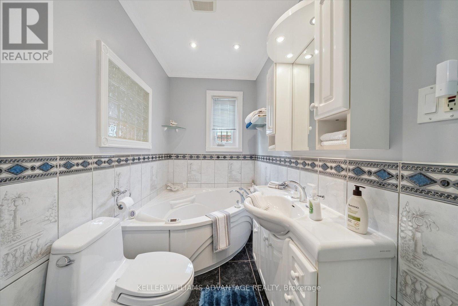 Photo 5 of 1 Montvale Drive, Toronto ON
