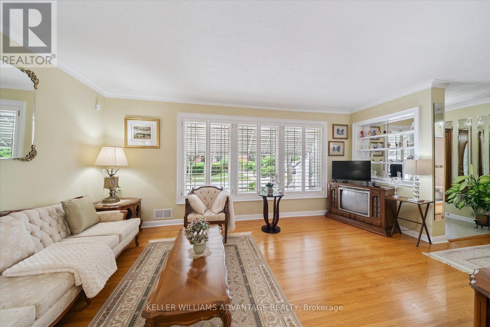 Photo 20 of 1 Montvale Drive, Toronto ON