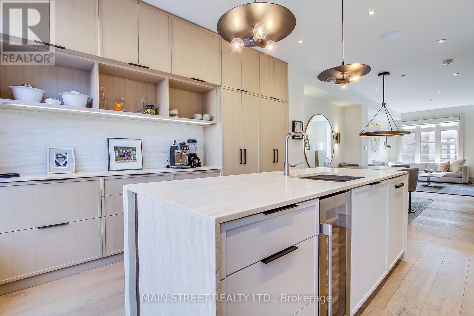 Photo 11 of 27 12 Powseland Crescent, Vaughan ON