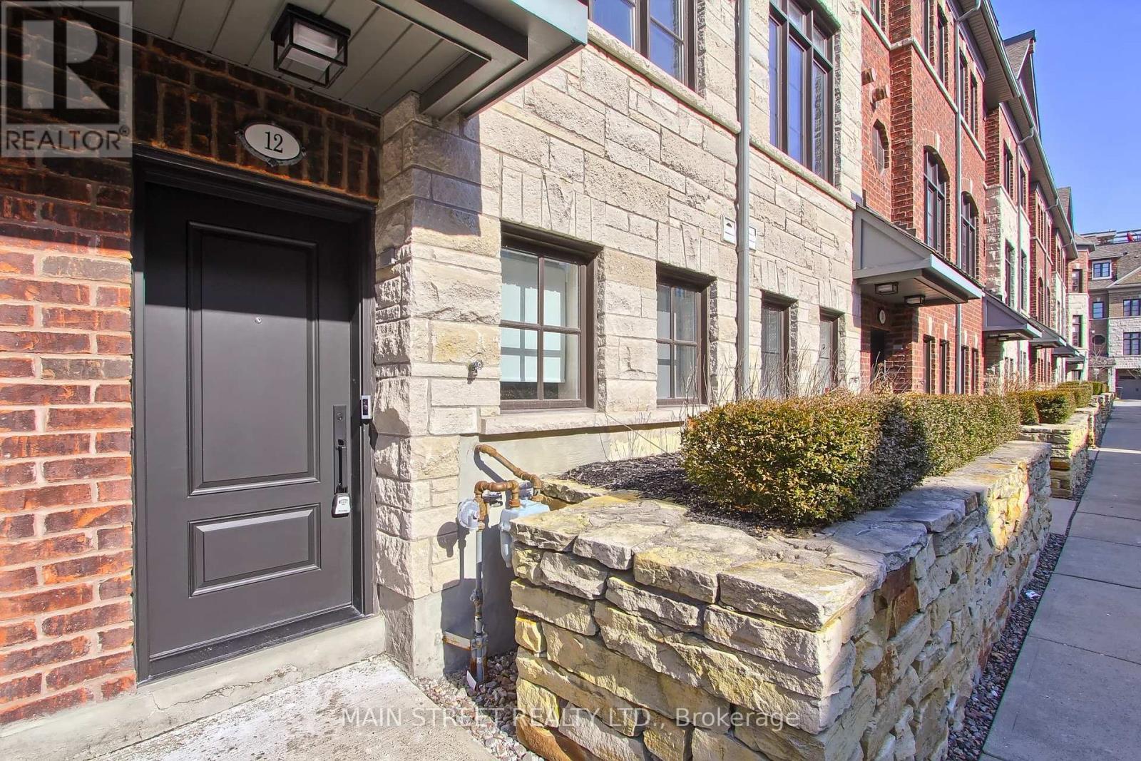 Photo 2 of 27 12 Powseland Crescent, Vaughan ON