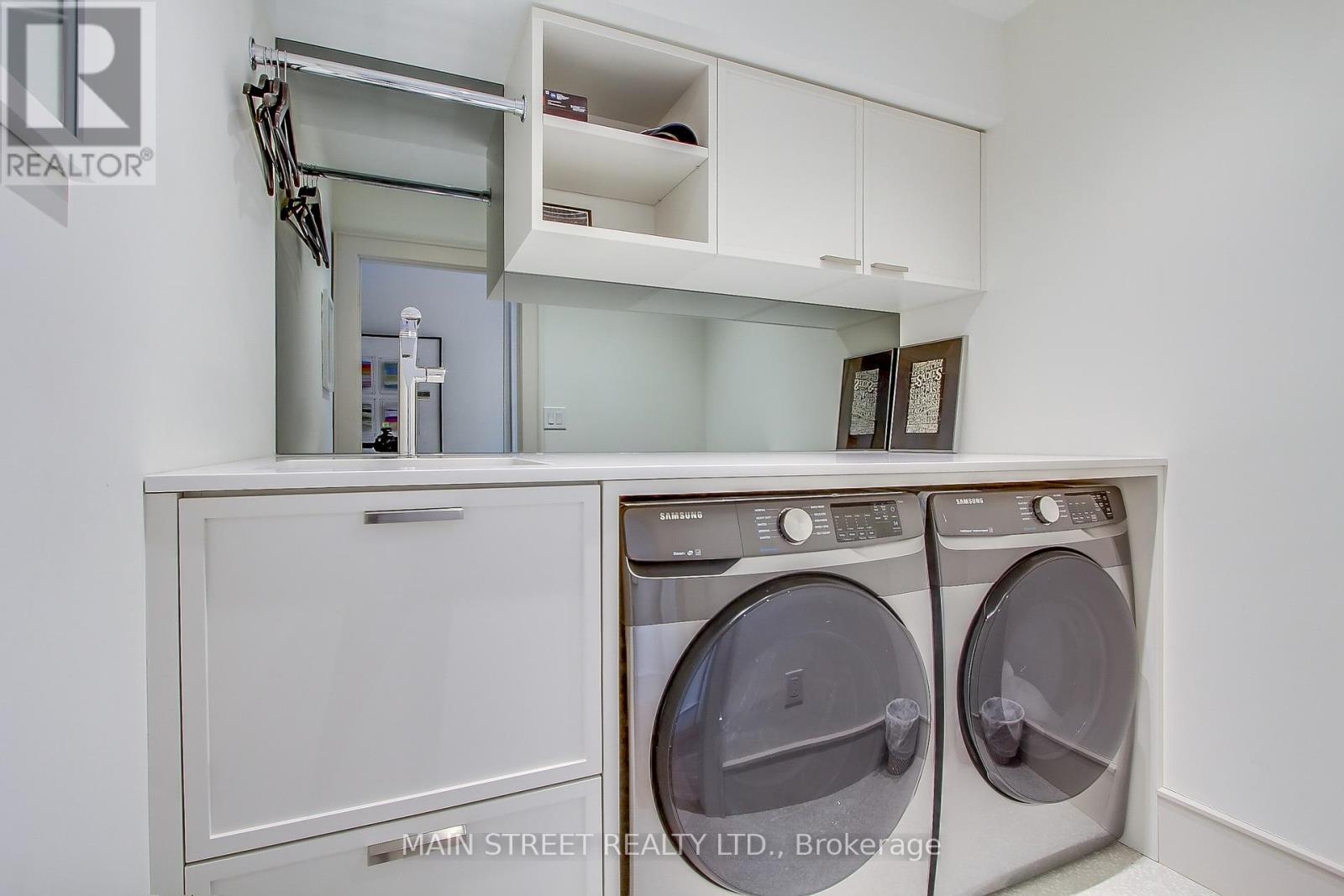 Photo 34 of 27 12 Powseland Crescent, Vaughan ON