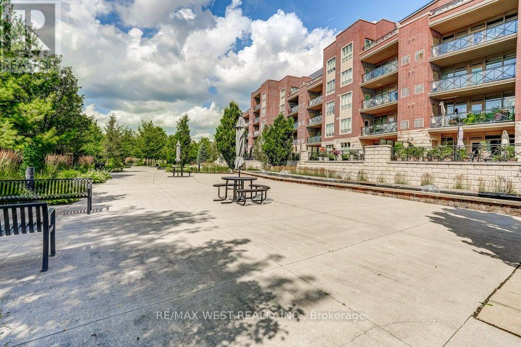 Photo 23 of 404 35 Baker Hill Boulevard, Whitchurchstouffville ON