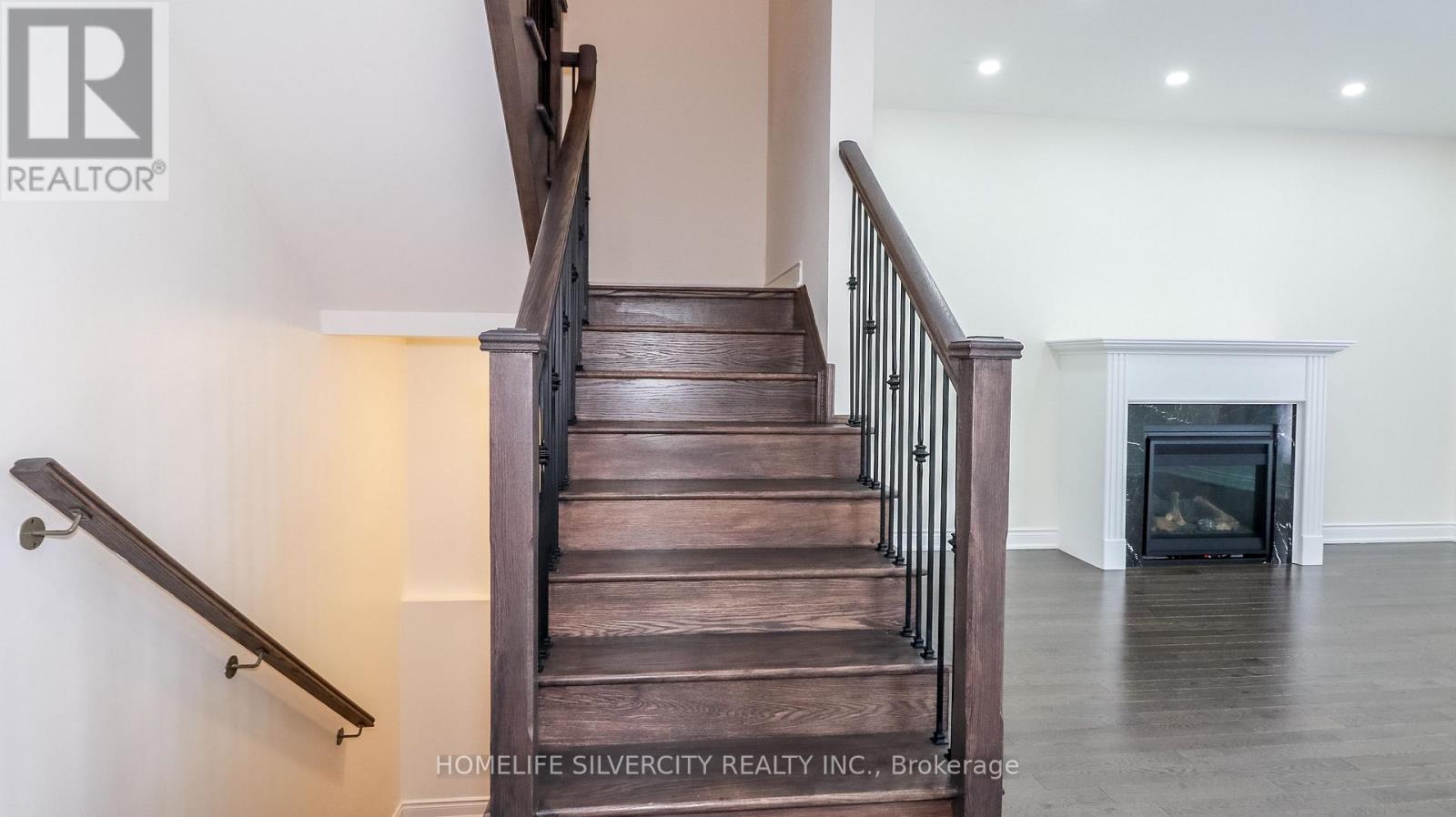 Photo 30 of 2201 Lozenby Street, Innisfil ON