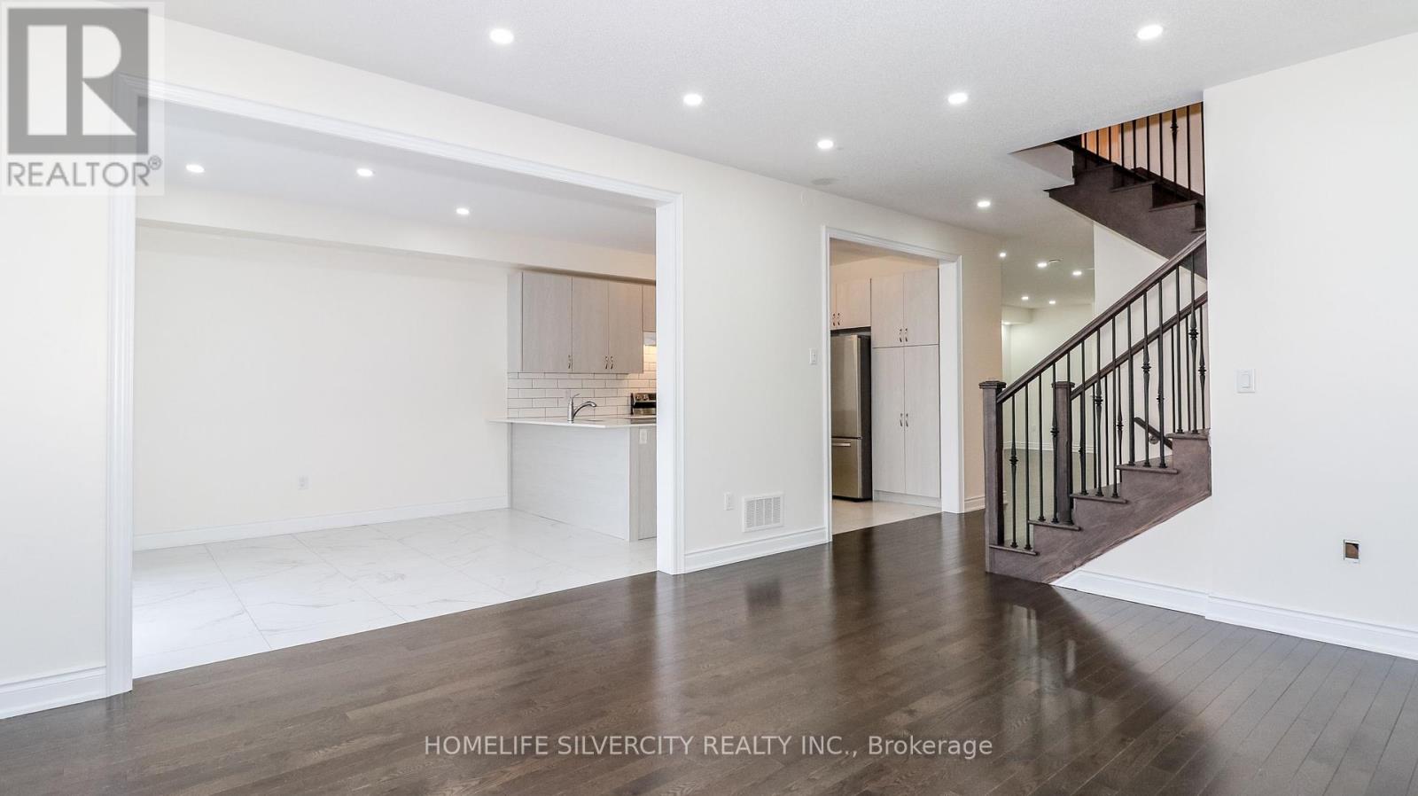 Photo 3 of 2201 Lozenby Street, Innisfil ON