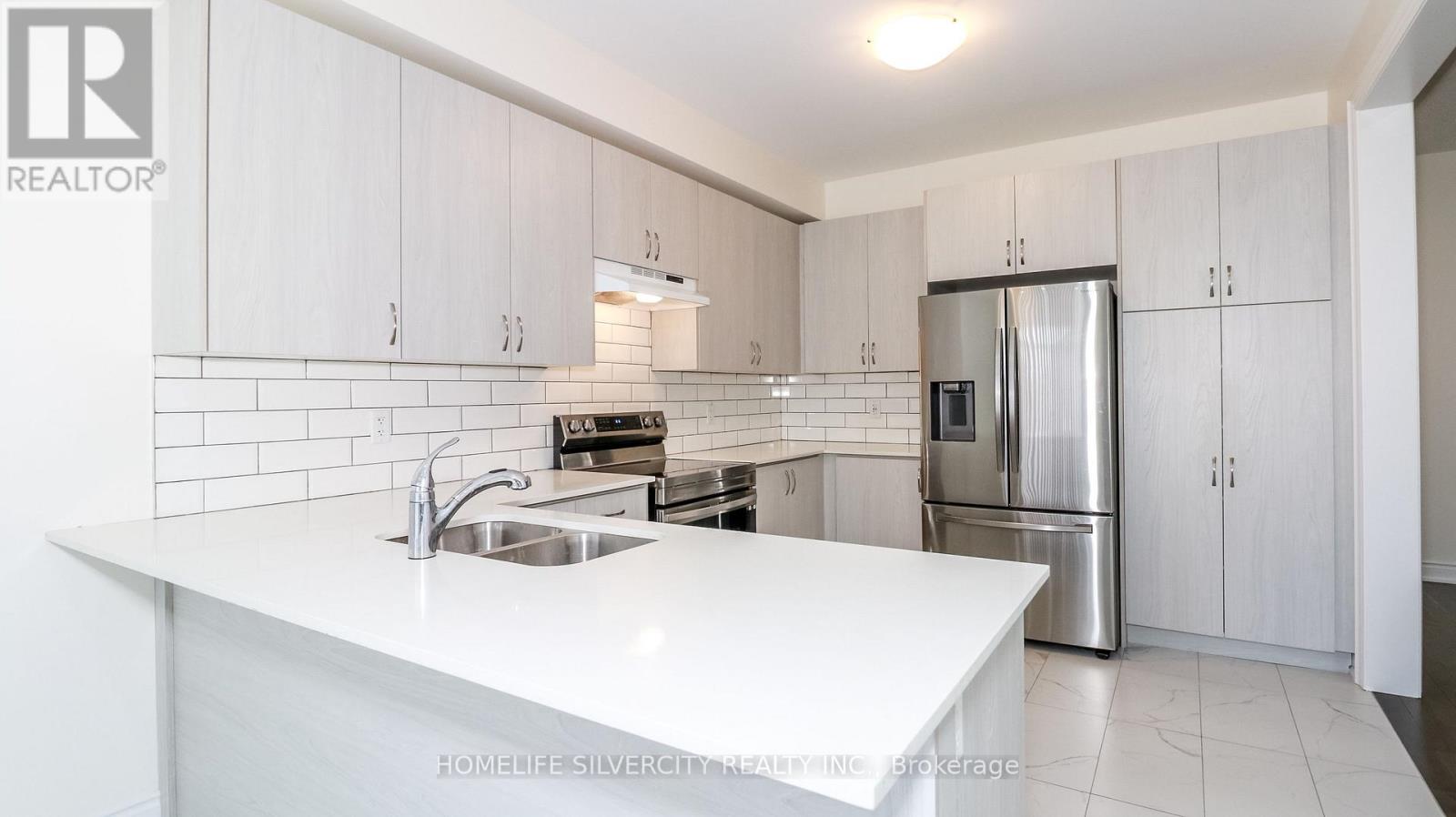 Photo 9 of 2201 Lozenby Street, Innisfil ON