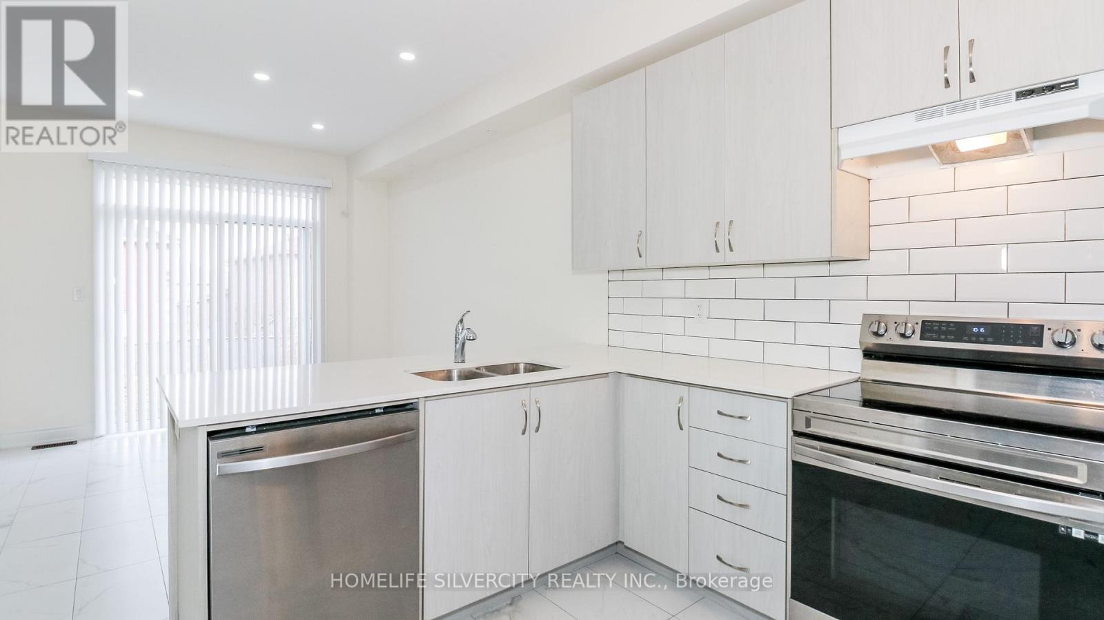 Photo 32 of 2201 Lozenby Street, Innisfil ON