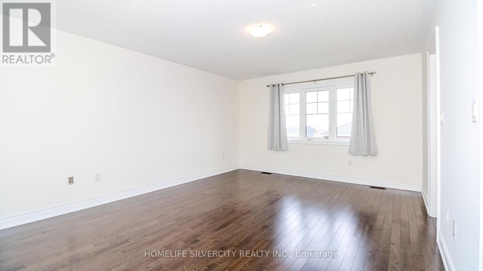 Photo 4 of 2201 Lozenby Street, Innisfil ON