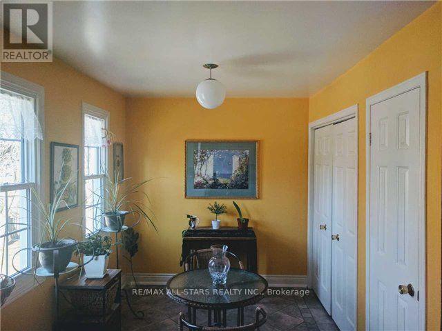 Photo 10 of 6 Hepworth Way, Markham ON
