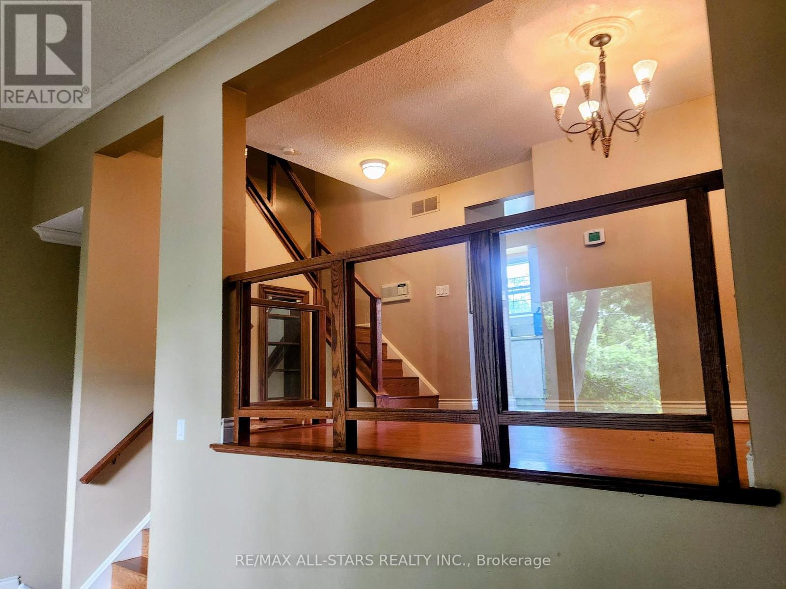 Photo 18 of 6 Hepworth Way, Markham ON
