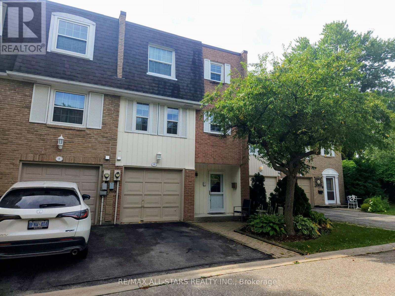 Photo 2 of 6 Hepworth Way, Markham ON