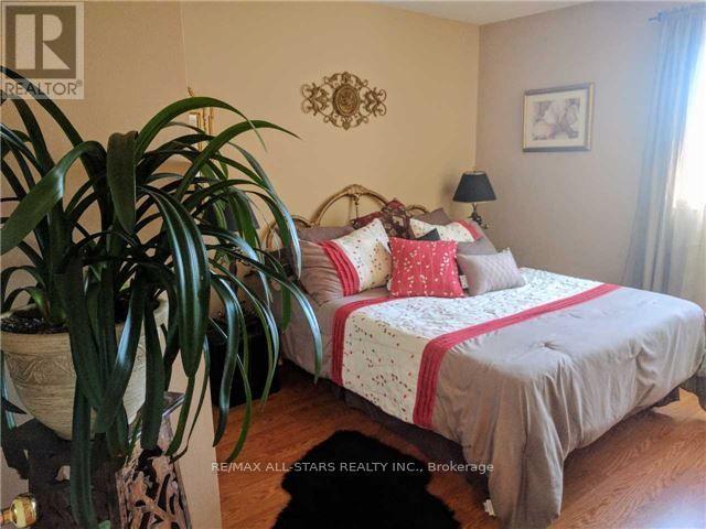 Photo 24 of 6 Hepworth Way, Markham ON