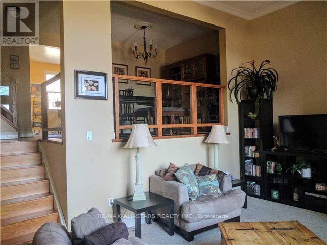 Photo 3 of 6 Hepworth Way, Markham ON