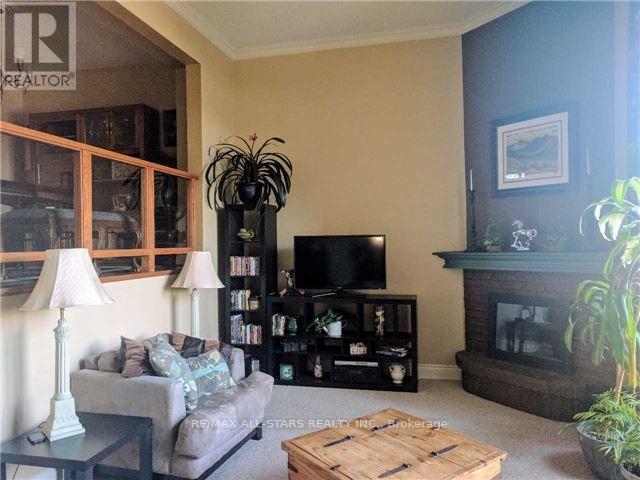 Photo 4 of 6 Hepworth Way, Markham ON