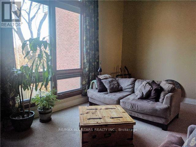 Photo 5 of 6 Hepworth Way, Markham ON