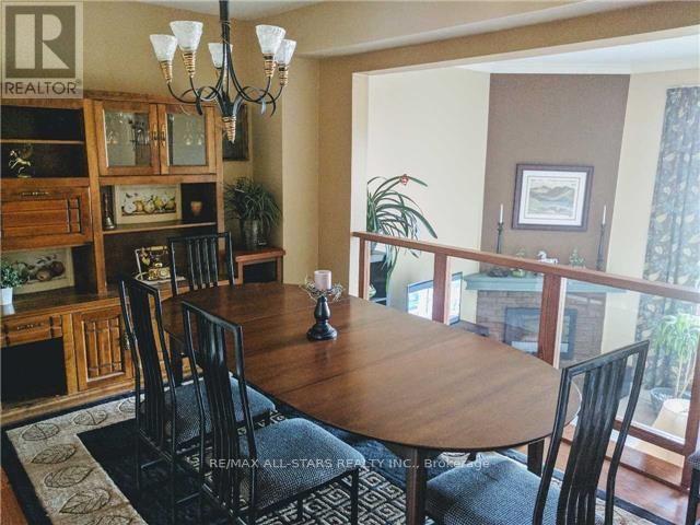 Photo 7 of 6 Hepworth Way, Markham ON