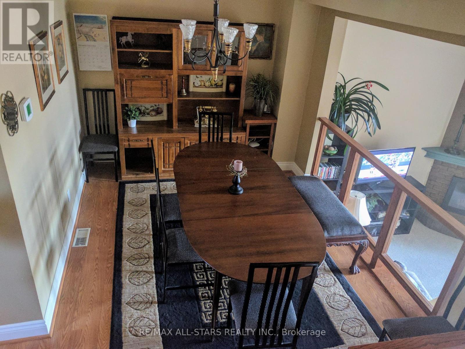Photo 8 of 6 Hepworth Way, Markham ON