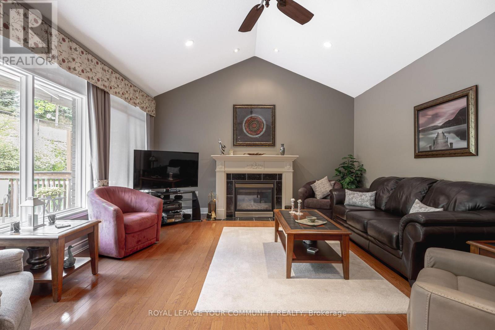 Photo 13 of 17 50 Renaissance Point, New Tecumseth ON