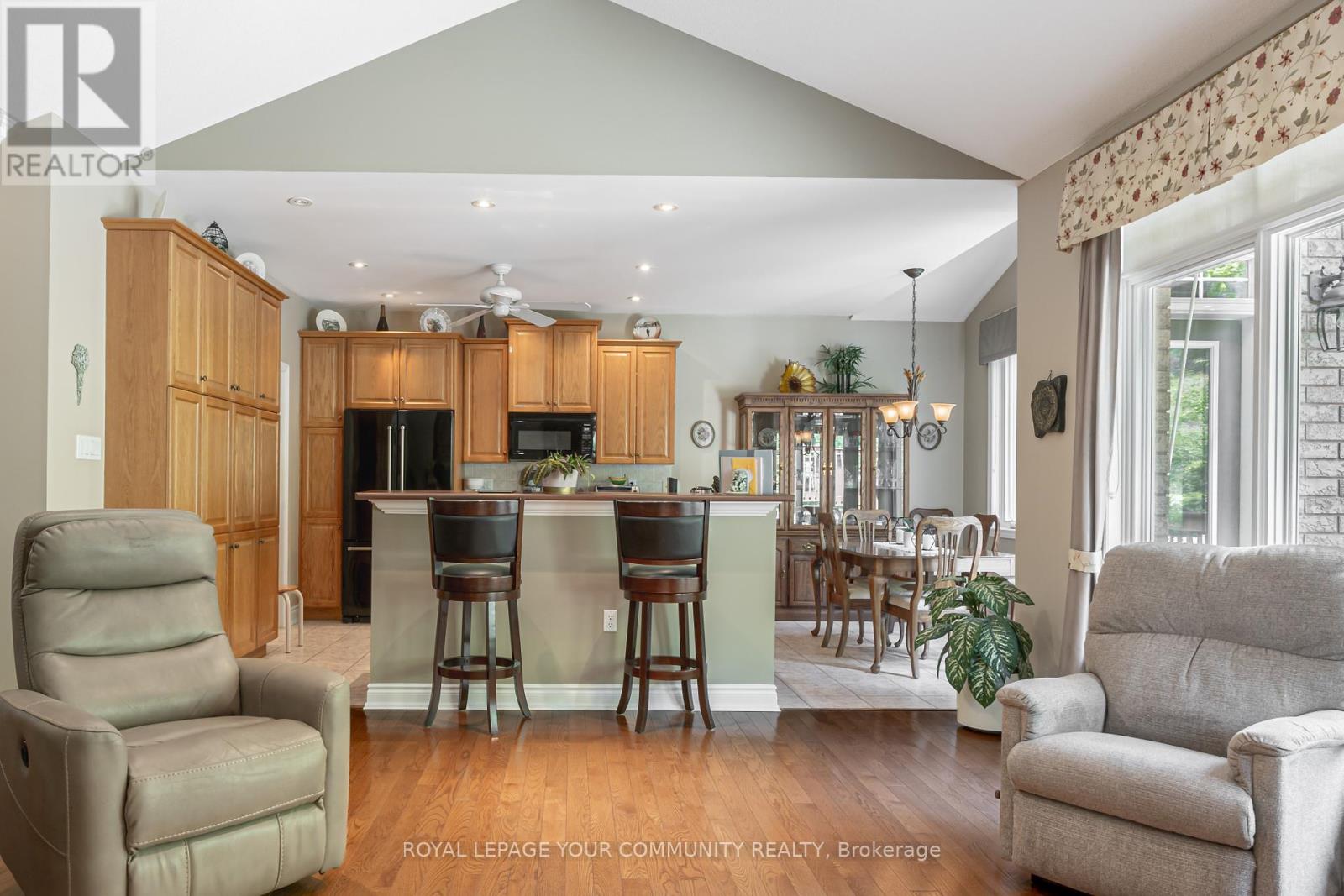 Photo 15 of 17 50 Renaissance Point, New Tecumseth ON