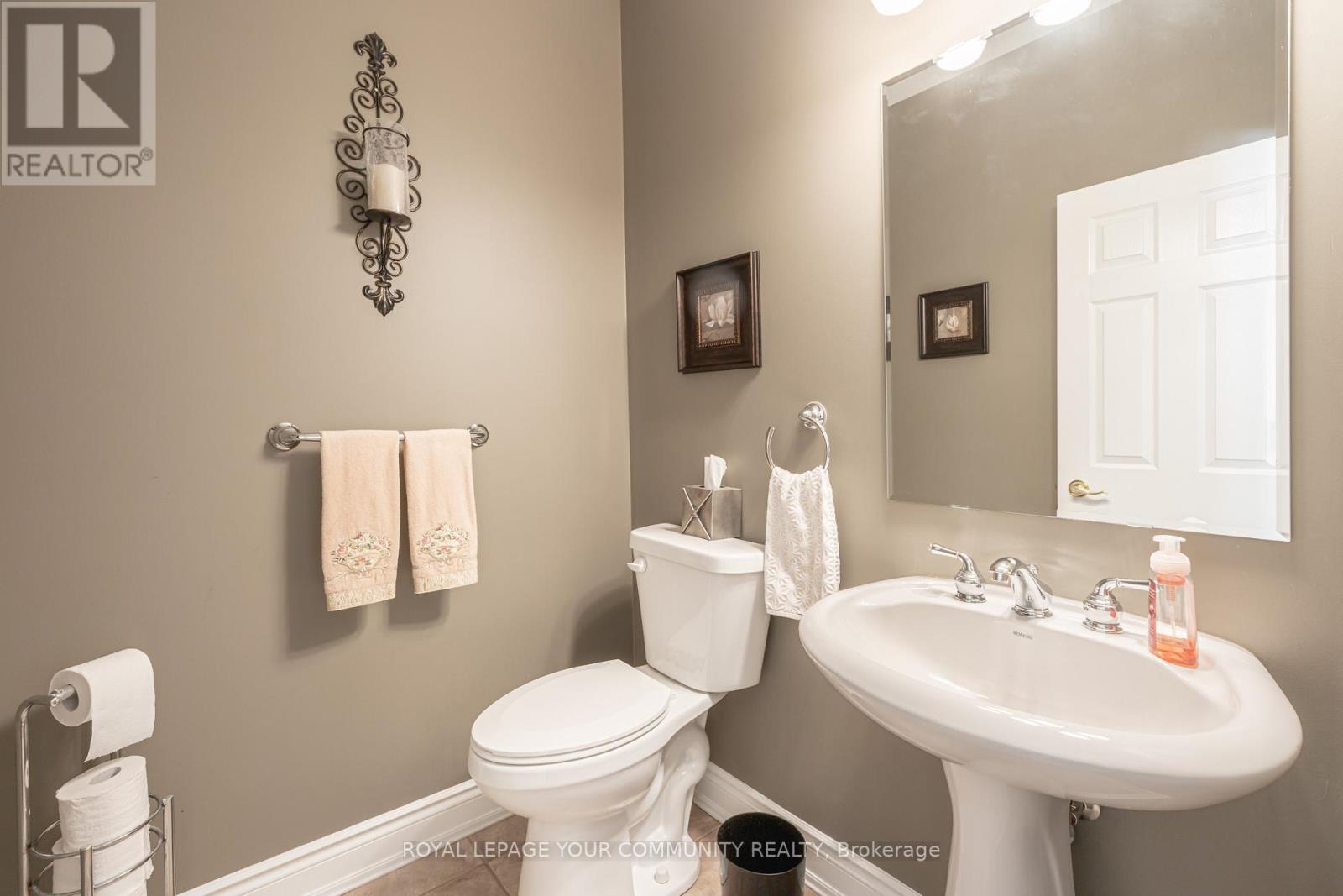 Photo 19 of 17 50 Renaissance Point, New Tecumseth ON