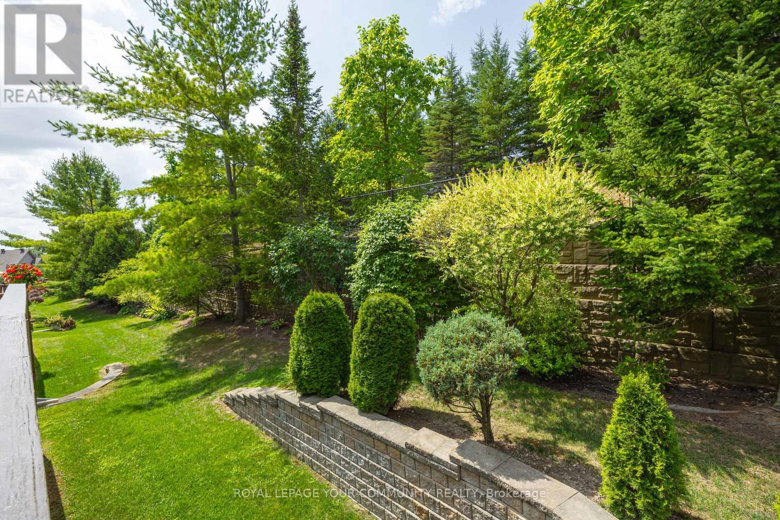 Photo 33 of 17 50 Renaissance Point, New Tecumseth ON