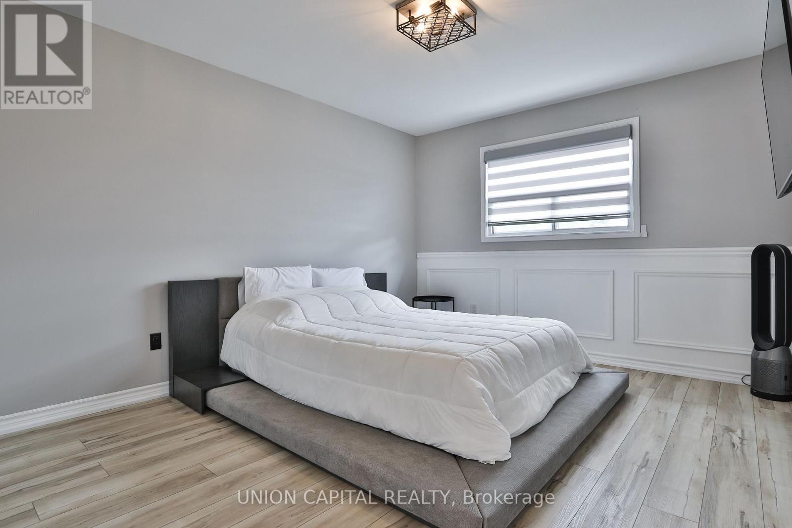 Photo 17 of 21 Avon Crescent, Vaughan ON