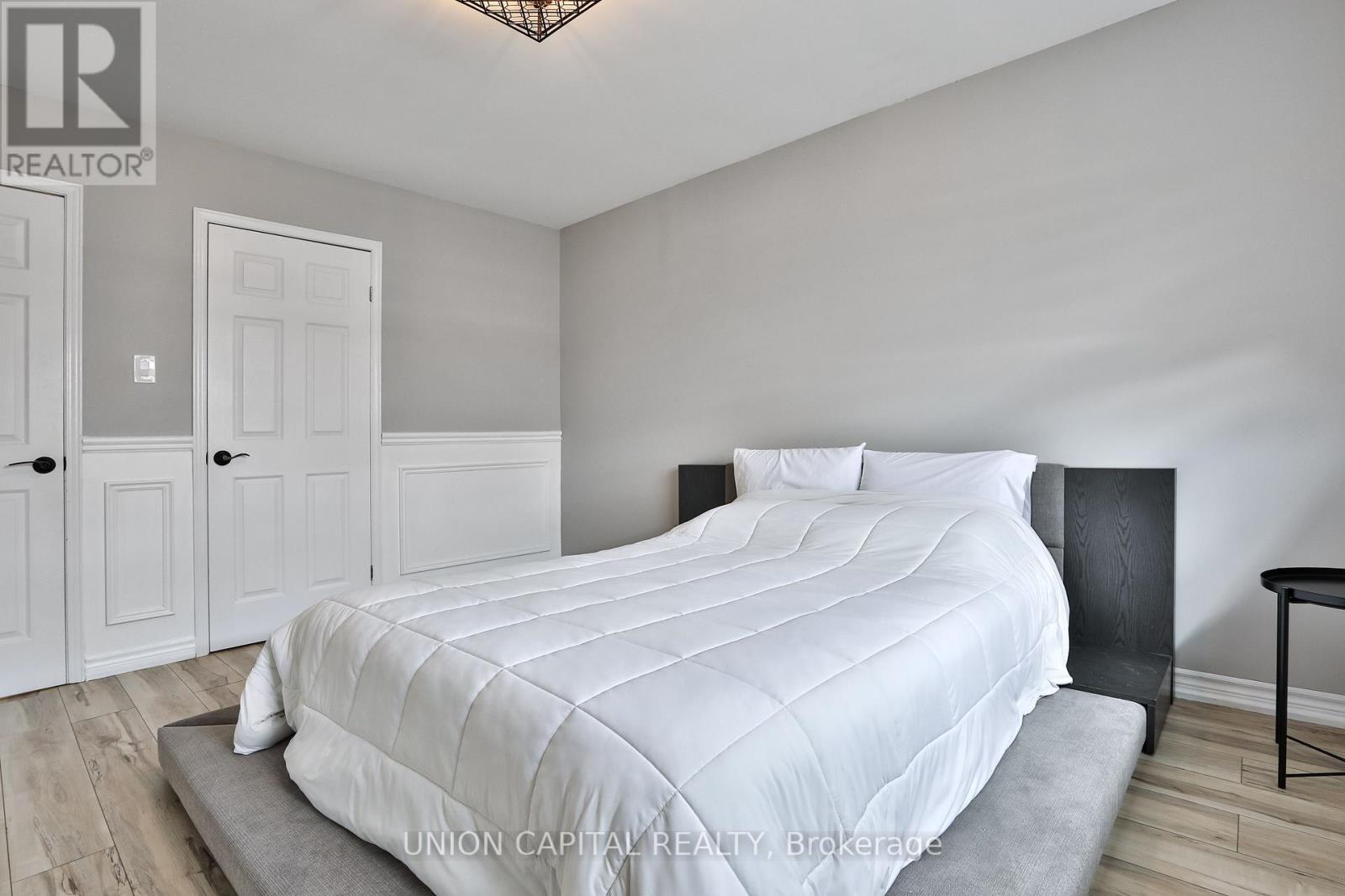 Photo 18 of 21 Avon Crescent, Vaughan ON