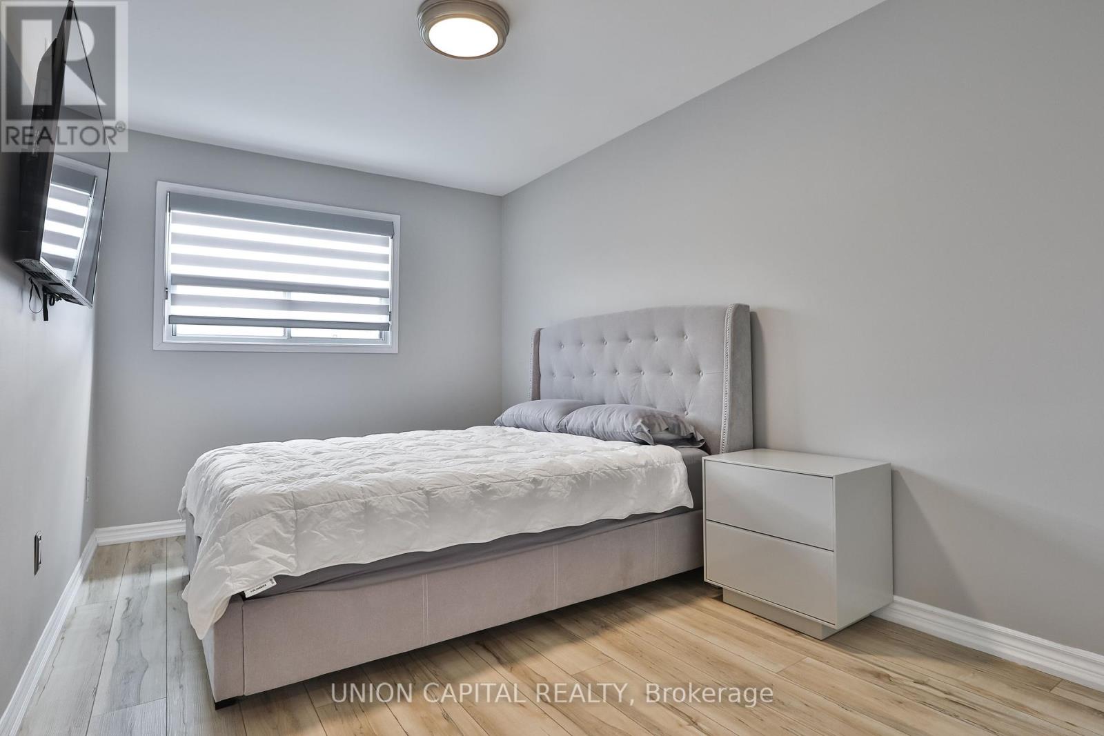 Photo 20 of 21 Avon Crescent, Vaughan ON