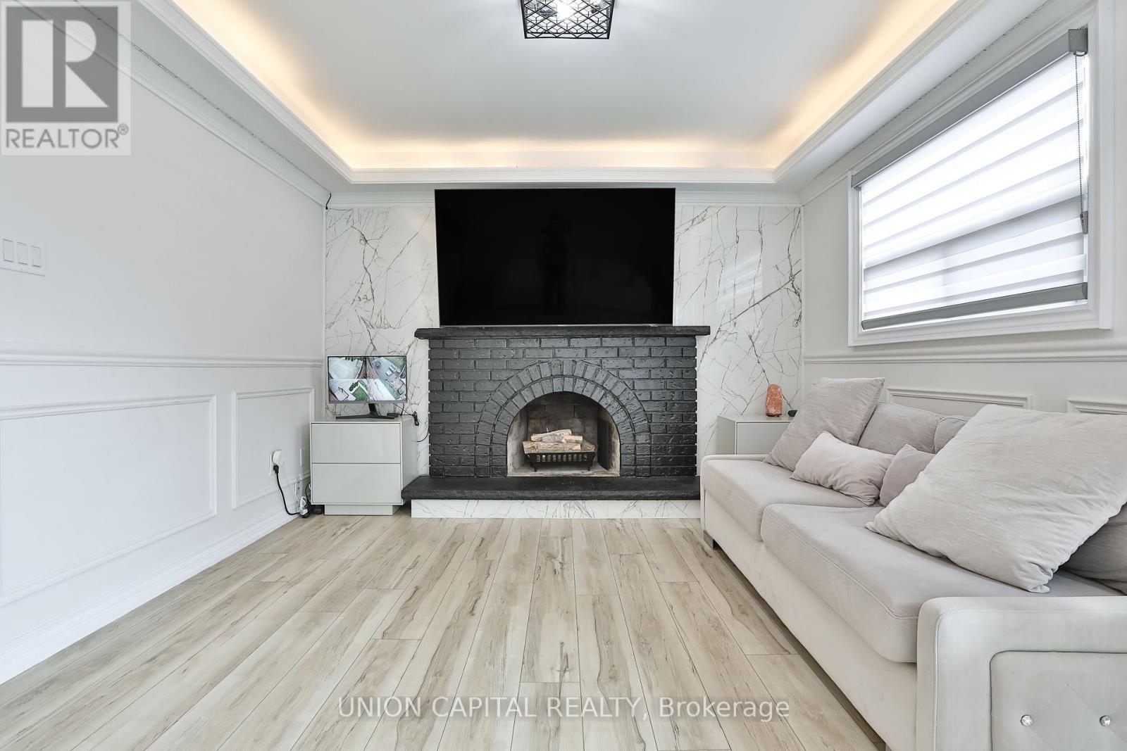 Photo 31 of 21 Avon Crescent, Vaughan ON