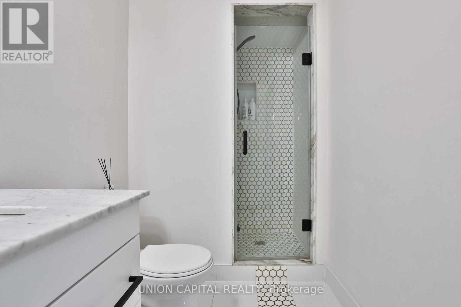 Photo 34 of 21 Avon Crescent, Vaughan ON