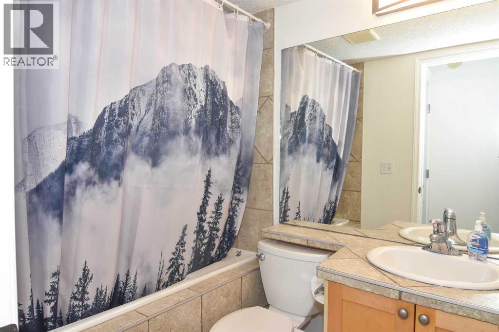 Single Family House for Sale in    Avenue NE Crescent Heights Calgary 
