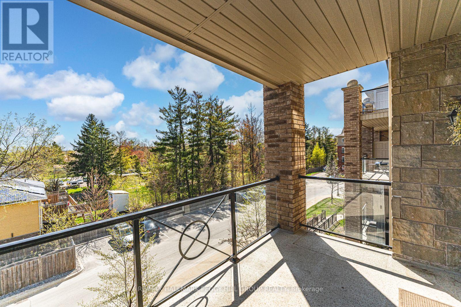 Photo 4 of 305 45 Ferndale Drive S, Barrie ON